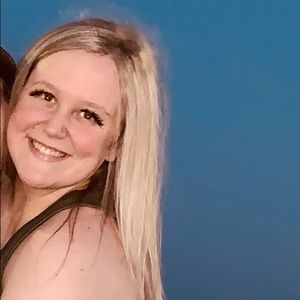 Meet your Posher, Lauralei